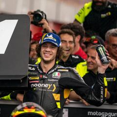 Bezzecchi: “Me he visto más de 20 veces la carrera de mi victoria”