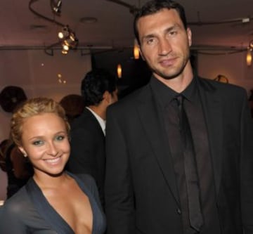 La actriz, cantante y modelo estadounidense, Hayden Panettiere, tiene una relación con el boxeador de Kasajistán, Wladimir Klitschko. 