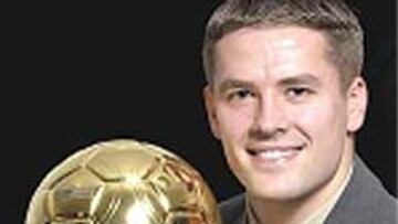 <b>2001, EL AÑO DE SU CONSAGRACIÓN</b> Tras ganar distintos títulos con el Liverpool en un año inolvidable y tras humillar a Kahn y marcar a Brasil con la selección inglesa, a Owen por fin le darían un premio acorde con su progresión, eñ mítico Balón de oro.