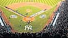 Encierran al público en el Yankee Stadium para oír el himno
