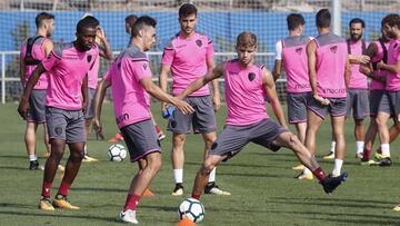 El Levante durante el entrenamiento de ayer.