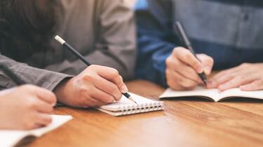 ChatGPT es incapaz de crear imágenes de relojes a medida, y tiene todo el sentido del mundo