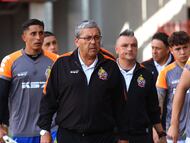 Futbol, Nublense vs Cobresal
fecha 30, campeonato Nacional 2025.
El dt de Cobresal es fotografiado durante el partido de primera division entre Nublense vs Cobresal, disputado en el estadio Nelson Oyarzun de Chillan, Chile.
07/12/2025
Mauricio Ulloa/Photosport
Football, Nublense vs Cobresal
Matchday 30, 2025 National Championship.
The Cobresal dt is photographed during the first division match between Nublense and Cobresal, played at the Nelson Oyarzun Stadium in Chillán, Chile.
December 7, 2025
Mauricio Ulloa/Photosport