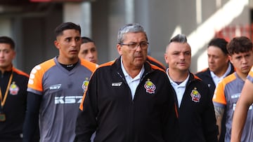 Futbol, Nublense vs Cobresal
fecha 30, campeonato Nacional 2025.
El dt de Cobresal es fotografiado durante el partido de primera division entre Nublense vs Cobresal, disputado en el estadio Nelson Oyarzun de Chillan, Chile.
07/12/2025
Mauricio Ulloa/Photosport
Football, Nublense vs Cobresal
Matchday 30, 2025 National Championship.
The Cobresal dt is photographed during the first division match between Nublense and Cobresal, played at the Nelson Oyarzun Stadium in Chillán, Chile.
December 7, 2025
Mauricio Ulloa/Photosport