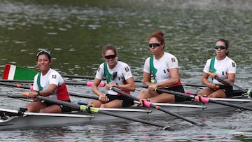 AMDEP5157. SAN SALVADOR (EL SALVADOR), 27/06/2023.- Maité Arrillaga, Lilian Armenta, Melissa Marquez y Mildred Mercado de México luego de ganar la medalla de plata hoy, en la prueba cuatro scull de remo femenino durante los Juegos Centroamericanos y del Caribe en San Salvador (El Salvador). EFE/ José Jácome
