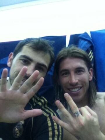 Ramos celebrando el título de liga junto a Iker Casillas, la quinta para el guardameta y la tercera para el camero. En Bilbao el Real Madrid ganaría su 32ª Liga. La victoria 0-3 en el antiguo San Mamés le valió al conjunto dirigido por Jose Mourinho para alzarse con el título.