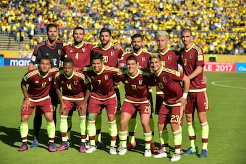 Su bandera esta formada de rojo, azul y amarillo y con estrellas de color blanco. Su selección es conocida como La vinotinto.