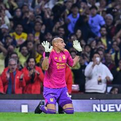 Nahuel Guzmán, suspendido por 11 partidos por usar el láser en el Clásico Regio