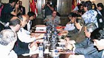 <b>EL CONSEJO</B>. Jesús Gil presentó su dimisión en el Consejo de Administración celebrado en la tarde de ayer.