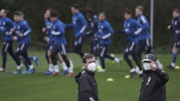 18/02/21 ENTRENAMIENTO REAL OVIEDO
ZIGANDA Y BINGEN CON LOS JUGADORES EN CARRERA