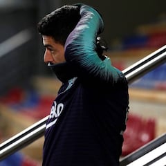 "Preocupa" la rodilla de Luis Suárez ante la salida de Munir
