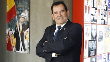 Mariano Haro posa en el Homenaje a los Deportistas de los Juegos Olímpicos de Invierno de Innsbruck y los Juegos Olímpicos de Verano de Montreal de 1976.