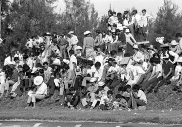 En la edición de 1970, una invasión de aficionados a la pista del Autódromo de la Magdalena Mixhuca estuvo a punto de provocar una tragedia masiva. Casi 200 mil personas estuvieron presentes, muchas de ellas al lado de la pista, lo que provocó que le fuera retirada la sede a México hasta 1986.
