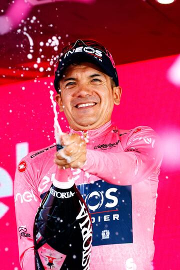 Carapaz continúa con la maglia rosa.