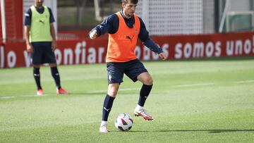 23-08-23. GUILLE ROSAS, EN ENTRENAMIENTO DEL SPORTING EN MAREO.