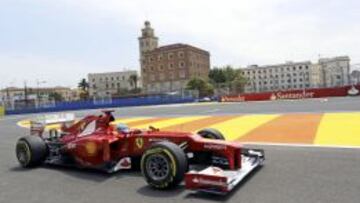 Valencia negocia para seguir viendo a Alonso.