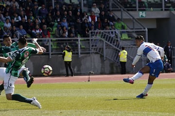 Estuvo cerca de la U, pero finalmente volvió a la UC. Problemas extrafutbolísticos lo han tenido fuera. Solo ha jugado 28 minutos.