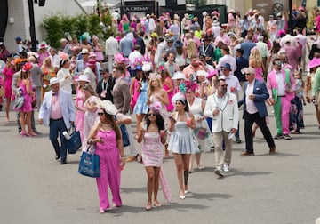 En la edici¨®n de 2025, el tema del festival es "Happy Derby: Pink Out Party!", lo que ha llevado a que muchas personas vistan de rosa en el evento.