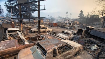 Burnt vehicles are seen as the wildfires burn in the Los Angeles area, at the Eaton Fire in Altadena, California, U.S. January 9, 2025. REUTERS/Ringo Chiu