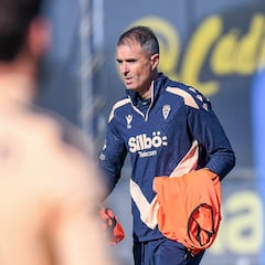 Gaizka Garitano: “El Cádiz no puede estar jugando con temporadas de transición”
