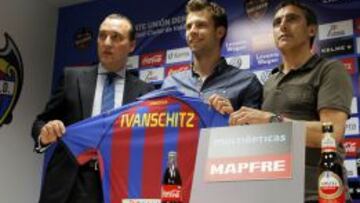 Ivanschitz fue presentado con el Levante.