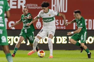 Fort pertenece a la actual plantilla del Elche, firmó un año como cedido en el conjunto ilicitano.