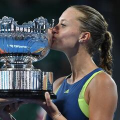 Babos y Mladenovic se llevan el título femenino de dobles