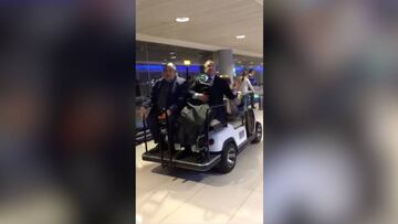 Florentino, en carrito por el aeropuerto: "Ser presidente debe servir de algo"