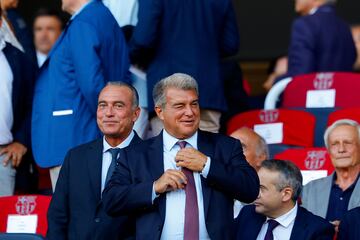 Joan Laporta sonriente en el palco de Montjüic.