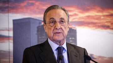 MADRID, SPAIN - DECEMBER 17: (BILD ZEITUNG OUT) president Florentino Perez of Real Madrid looks on during the training session of Real Madrid on December 17, 2019 in Madrid, Spain. (Photo by TF-Images/Getty Images)