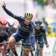 Albasini sorprende a los gallos bajo un diluvio universal