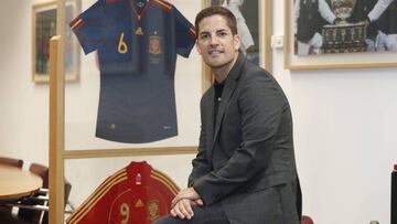 Robert Moreno, seleccionador de España, visita AS para conceder su primera entrevista como titular al frente del cargo.