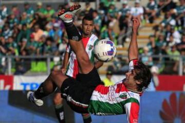 Renato Ramos y una jugada de lujo en el duelo entre Palestino y Wanderers.