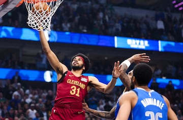 Cleveland Cavaliers center Jarrett Allen (31) shoots 