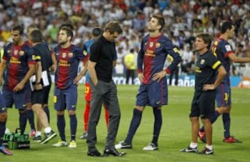 Tito con los jugadores tras perder la Supercopa de España del 2012 ante el Real Madrid.