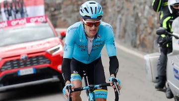 El ciclista dan&eacute;s del Astana Jakob Fuglsang, durante la subida al Passo dello Stelvio en la decimoctava etapa del Giro de Italia 2020.