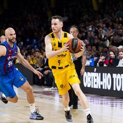 El Barça vence, pero no convence