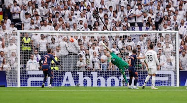 Poco pudo hacer el meta del Celta de Vigo, Vicente Guaita, al disparo de Güler.