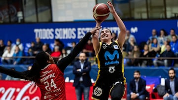 María Erauncetamurgil, jugador del Movistar Estudiantes, lanza ante el Durán Ensino.