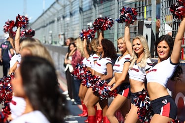 Porristas de los Houston Texans en un desfile de pilotos antes del Gran Premio de F1 de Estados Unidos en el Circuito de las Américas.