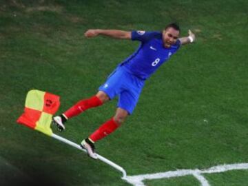 2-0. Dimitri Payet celebró el segundo tanto.