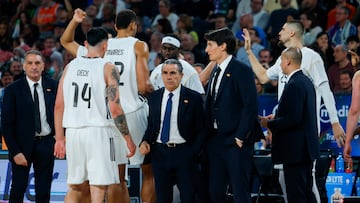 Sergio Scariolo con sus jugadores durante el duelo de cuartos de la Copa ante el Unicaja.
