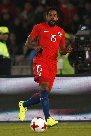 Futbol, Chile vs Burkina Faso.
Partido amistoso 2017.
El jugador de Chile Jean Beausejour   juega el baln contra Burkina Faso durante el partido amistoso  en el estadio Nacional.
Santiago, Chile.
02/06/2017
Marcelo Hernandez/Photosport***************

Football, Chile vs Burkina Faso.
Friendly match 2017.
Chile's player Jean Beausejour  play the ball  during friendly match against Burkina Faso at Nacional stadium in Santiago, Chile.
02/06/2017
Marcelo Hernandez/Photosport