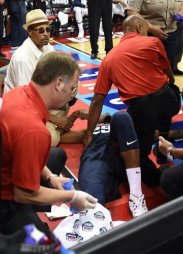 Paul George es atendido tras su lesión.