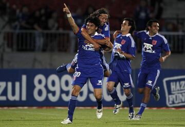 Juan González, Manuel Iturra, Diego Rivarola y Carlos Bueno festejan un tanto de la U.