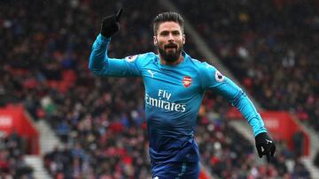 Giroud evita el traspié del Arsenal