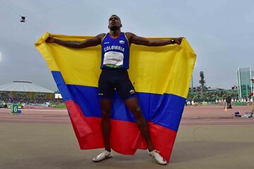 Campeón en la disciplina de 400 metros planos en Los Panamericanos de Lima. Además fue subcampeón en la misma categoría del Mundial de Doha. 