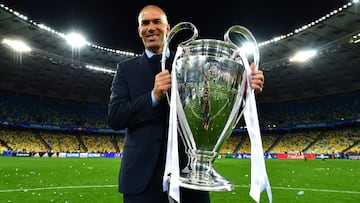 Zidane posa en Kiev con la Orejona, su tercera Champions lograda de manera consecutiva. Lo hizo precisamente ante el Liverpool, su rival en esta eliminatoria.