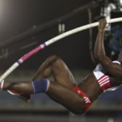 La cubana Yarisley Silva vuela más que nadie en pértiga: 4,90