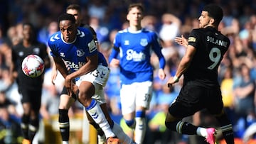 Yerry Mina se despide Everton tras salvarse del descenso en Inglaterra.